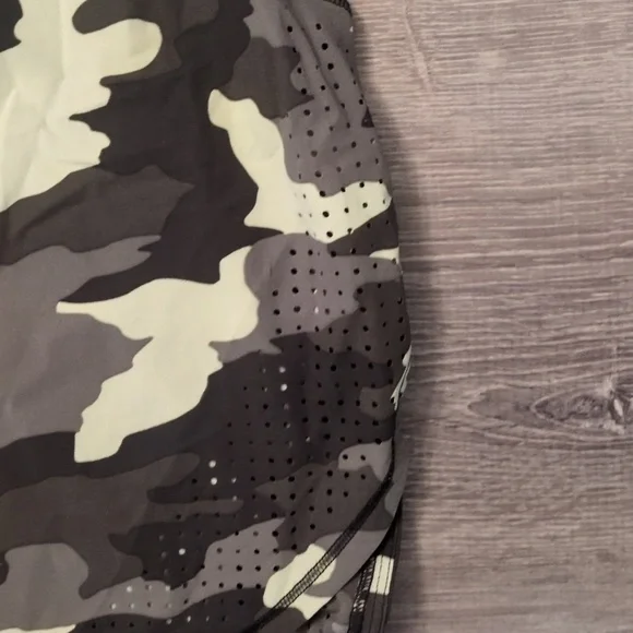 Lululemon UVP Run Short SleeveHeritage 365 Camo Crispin Green Multi size 12/14? - Picture 5 of 9